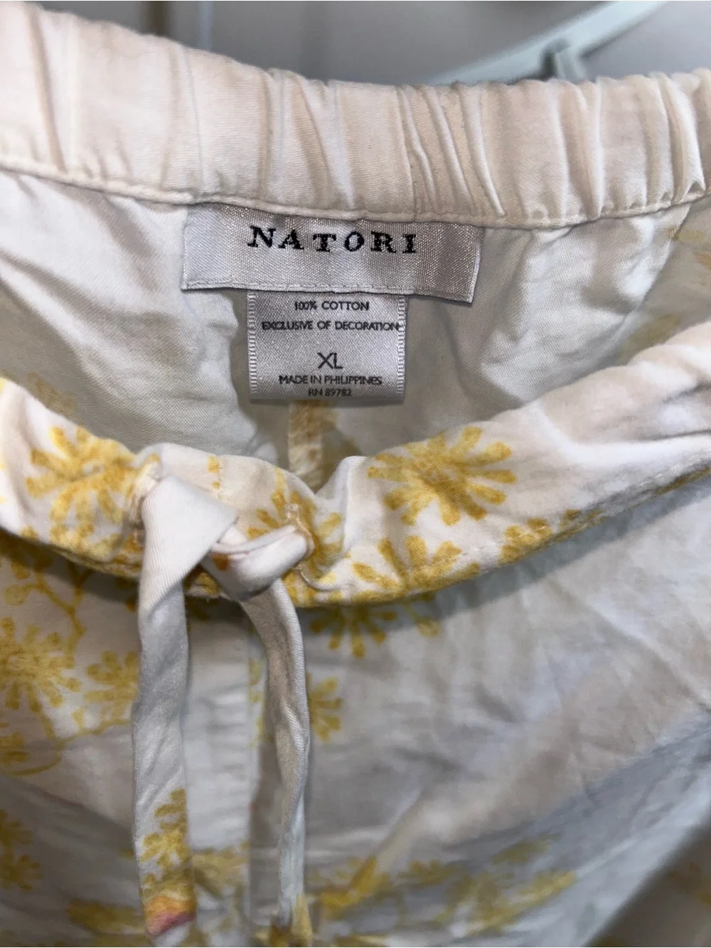 Natori Toile 100% Cotton Sateen Pajama Set White and Yellow - Picture 13 of 13
